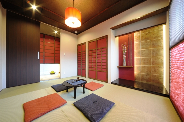 「大正ロマン」にこだわったレトロな和室。日本の伝統色である朱赤をちりばめた空間は、大人な情緒たっぷり。